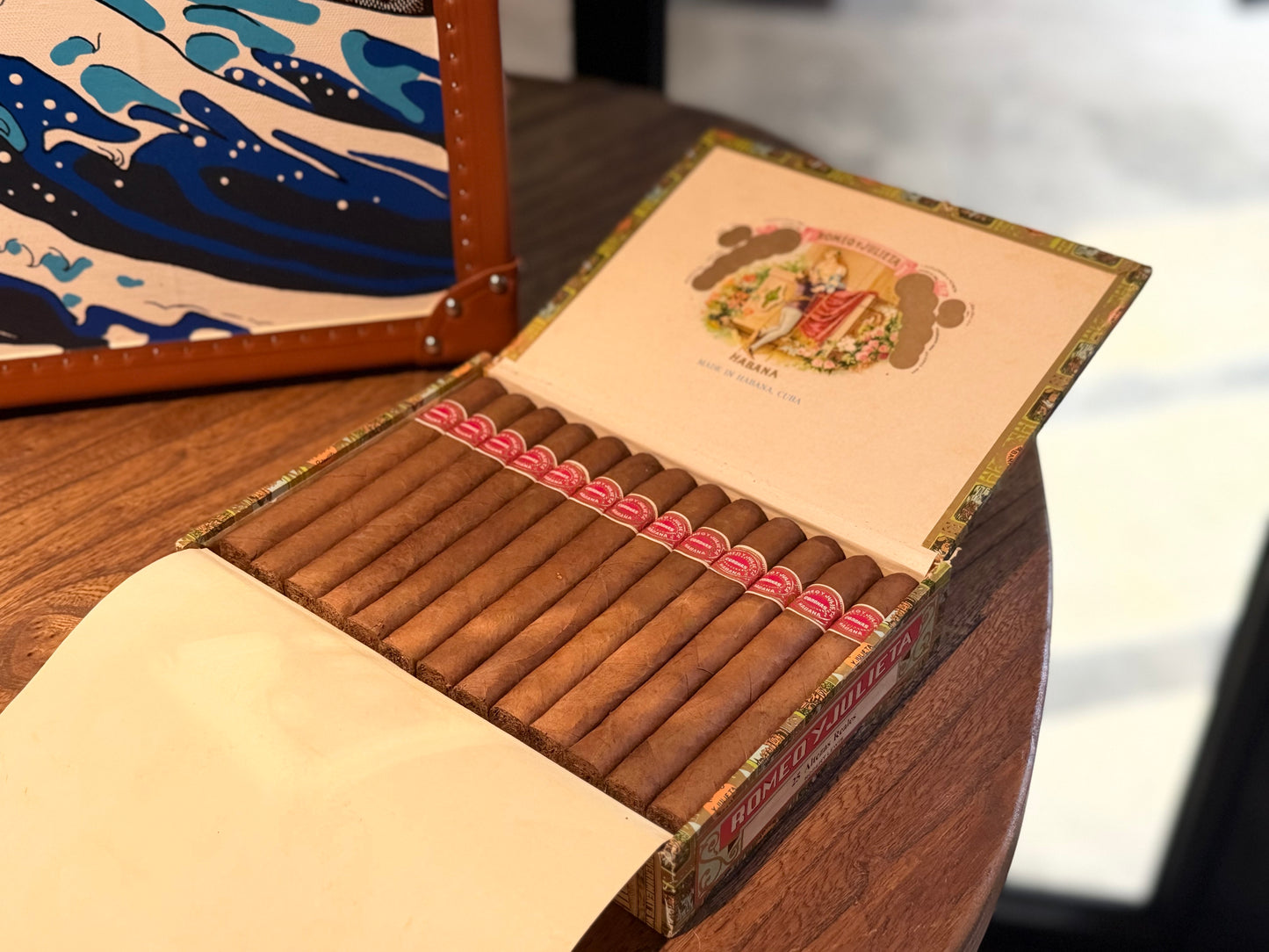 羅密歐與朱麗葉Altezas Reales定制标 ROMEO Y JULIETA Altezas Reales · Coronas