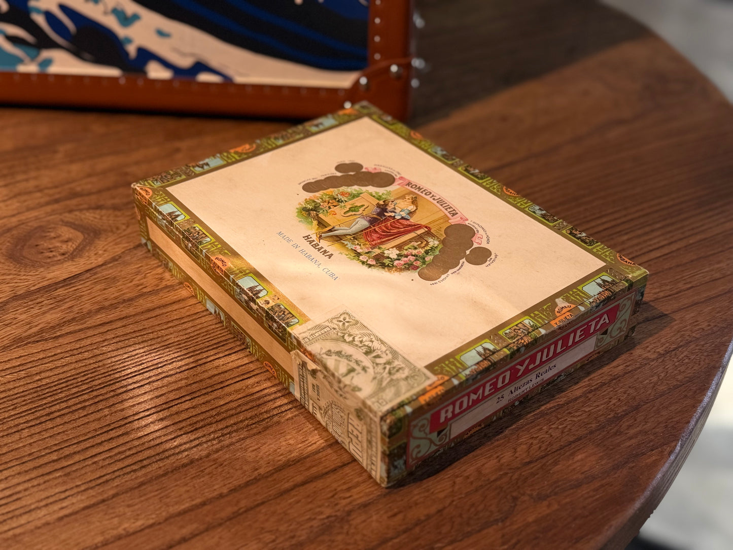 羅密歐與朱麗葉Altezas Reales定制标  ROMEO Y JULIETA  Altezas Reales · Coronas